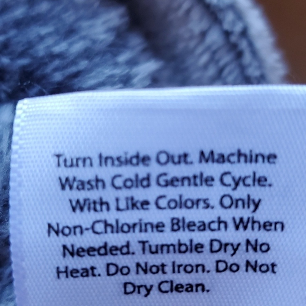 Joyspun NWT gray crop hoodie with Penguin size 0-2 XS - Picture 8 of 11